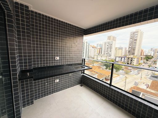 Sacada gourmet com vista parcial para o mar.