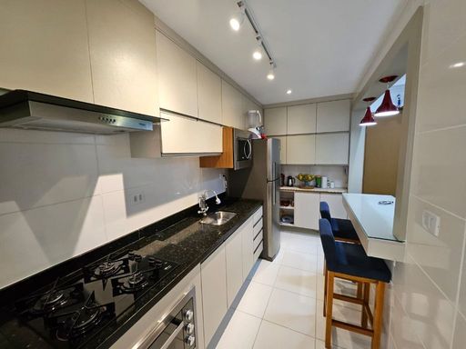 Cozinha americana planejada.