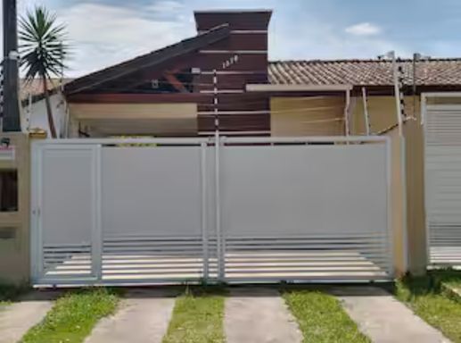 Casa ampla e confortável em um dos melhores bairros de Bertioga, perfeita para quem busca tranquilidade e praticidade perto de tudo.