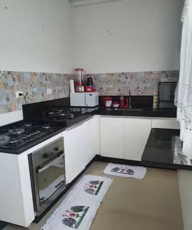 Casa inteira disponível para os hóspedes, garantindo total privacidade.