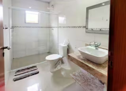 2 banheiros + 1 lavabo