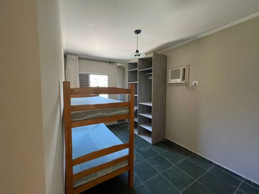 Suíte mobiliada, pronta para morar com praticidade.