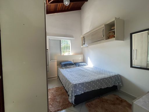 Duas suítes confortáveis que garantem privacidade e bem-estar.