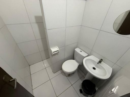 Banheiro completo e funcional