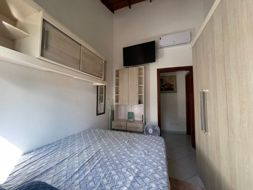 Quartos com ar-condicionado para noites sempre agradáveis, mesmo no verão.