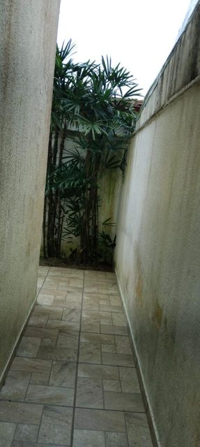 Um quintal privativo e espaçoso para você aproveitar a vida ao ar livre. Perfeito para montar uma área gourmet, ter um cantinho de jardim ou para as crianças e pets brincarem com segurança.