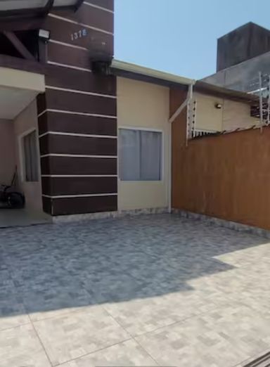 A apenas aproximadamente 1.200 metros da praia, com fácil acesso para curtir o melhor do litoral.