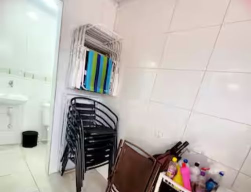 Disponibilizamos cadeiras de praia e guarda-sol para sua comodidade.