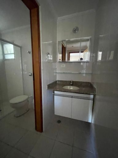 Segundo dormitório ideal para família ou home office.