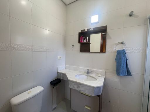 Lavabo prático para receber visitas com mais conforto.