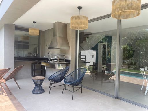A churrasqueira com design moderno e exaustor potente.