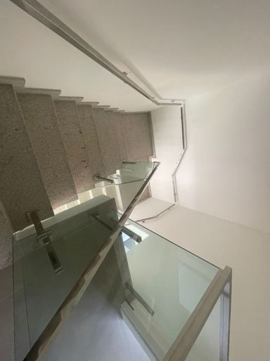 A portaria do condomínio, um símbolo de segurança e exclusividade.