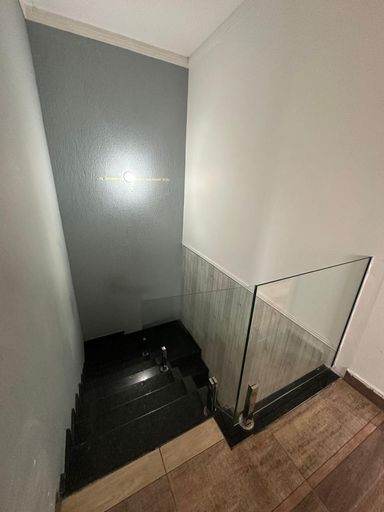 Viva em uma localização privilegiada: no centro de Bertioga, com acesso fácil a comércios, restaurantes e serviços.