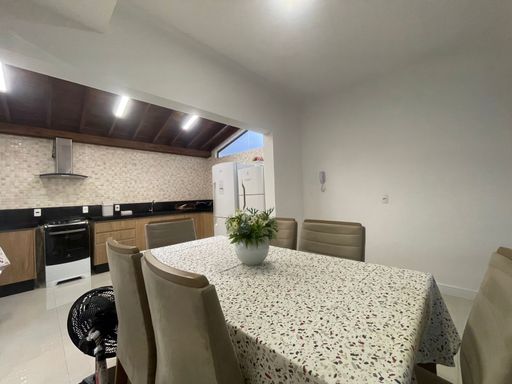 Piscina perfeita para momentos de lazer e descanso