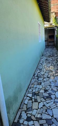 Área de lazer completa! Edícula com churrasqueira, o lugar perfeito para reunir a família e os amigos e celebrar momentos especiais.