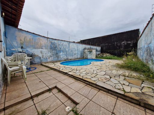 Seu refúgio particular! Piscina privativa pronta para os dias de sol em Bertioga.