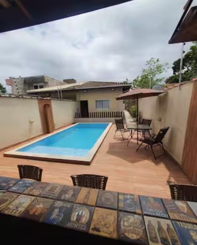 Piscina privativa perfeita para relaxar e se refrescar com total privacidade.