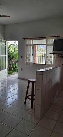 Estacionamento nunca será um problema! Garagem com espaço para vários carros, oferecendo segurança e comodidade para você e sua família.
