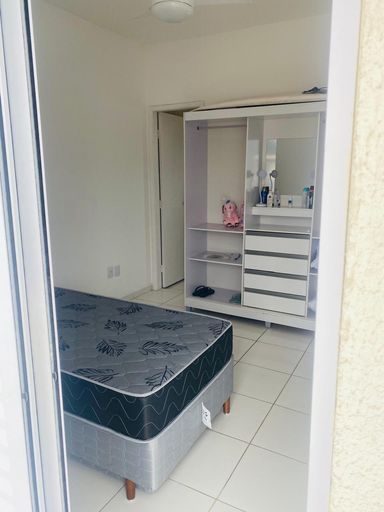 Quarto espaço e aconchegante. Perfeito para descansar depois de um belo dia na praia.