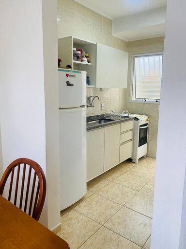 Foto da Cozinha Americana: Cozinha moderna e funcional, integrada com os ambientes sociais.