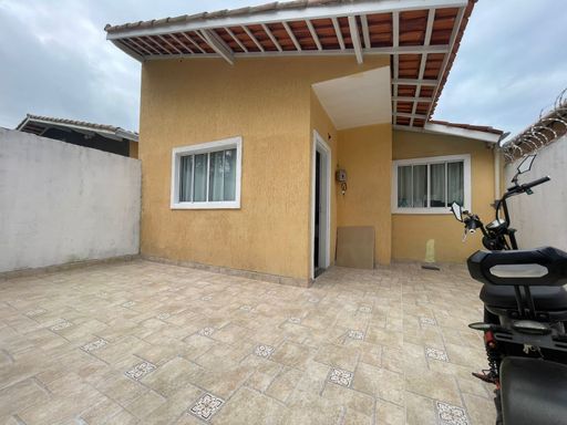 Quintal espaçoso com capacidade para até 2 vagas – praticidade que faz toda a diferença no dia a dia.