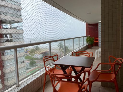 O mar aos seus pés: uma vista deslumbrante e ininterrupta do oceano, um espetáculo natural que se renova a cada amanhecer e entardecer, exclusivo para você.