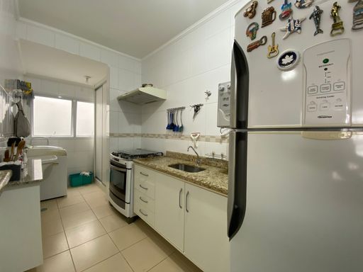 Tecnologia à disposição: eletrodomésticos de ponta integrados à cozinha, garantindo eficiência e performance para todas as suas necessidades.